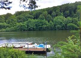 Spacious Apartment near Lake in Guntersberge