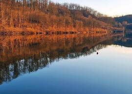 Spacious Apartment near Lake in Guntersberge