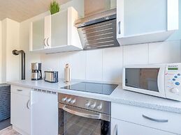 Spacious Apartment near Lake in Guntersberge