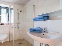 Spacious Apartment near Lake in Guntersberge