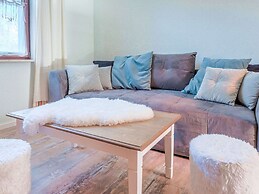 Spacious Apartment near Lake in Guntersberge