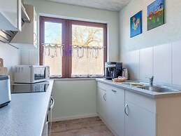 Spacious Apartment near Lake in Guntersberge