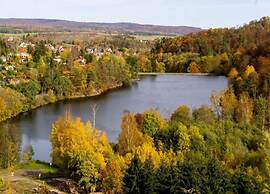 Spacious Apartment near Lake in Guntersberge