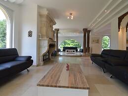 Luxurious Country House
