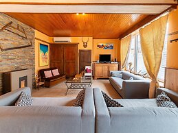 Expansive Holiday Home in Ardennes with Hot Tub