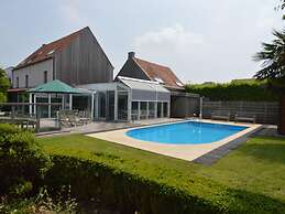 Beautiful Villa for Groups With Swimming Pool, Sauna and Wifi