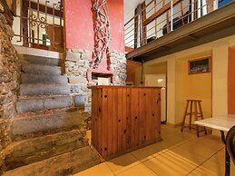 Glorious Holiday Home in Wéris with Hot Tub