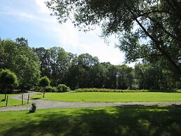 Glorious Holiday Home in Wéris with Hot Tub