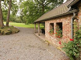 Glorious Holiday Home in Wéris with Hot Tub