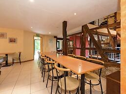 Glorious Holiday Home in Wéris with Hot Tub