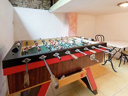 Glorious Holiday Home in Wéris with Hot Tub