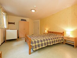 Glorious Holiday Home in Wéris with Hot Tub