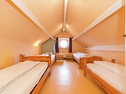 Glorious Holiday Home in Wéris with Hot Tub