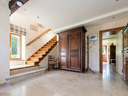 Cozy Holiday House near La Roche