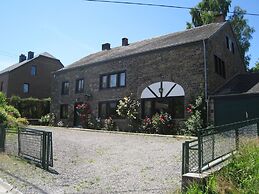Cozy Holiday House near La Roche