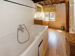 Cozy Holiday House near La Roche