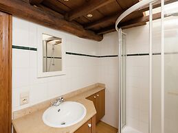 Cozy Holiday House near La Roche