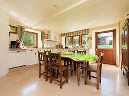 Cozy Holiday House near La Roche