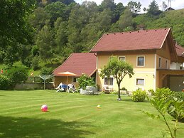 Modern Holiday Apartment in Rennweg am Katschberg