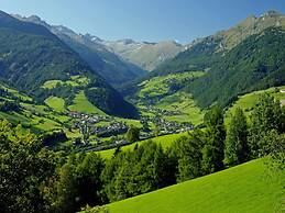 Modern Holiday Apartment in Rennweg am Katschberg