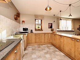 Cozy Holiday Home in Ennal