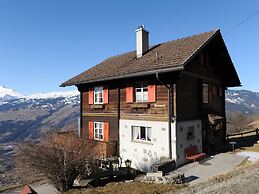 Attractive Holiday Home With a Beautiful View