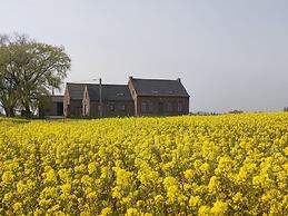 Mansion in Roesbrugge With Garden