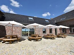 Mansion in Roesbrugge With Garden