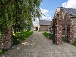 Mansion in Roesbrugge With Garden