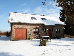 Nice Holiday Farmhouse Located in Sourbrodt near Ski Resort of Ovifat
