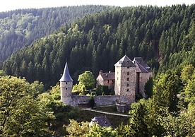 Nice Holiday Farmhouse Located in Sourbrodt near Ski Resort of Ovifat