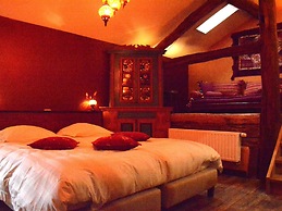 Cozy Holiday Home in Bièvre with Hot Tub