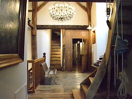 Cozy Holiday Home in Bièvre with Hot Tub