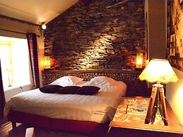 Cozy Holiday Home in Bièvre with Hot Tub