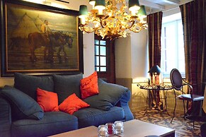 Cozy Holiday Home in Bièvre with Hot Tub