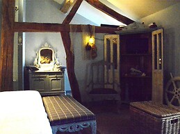 Cozy Holiday Home in Bièvre with Hot Tub