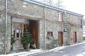 Cozy Holiday Home in Bièvre with Hot Tub