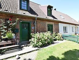 Spacious Holiday Home in Landstorf Zierow near Beach