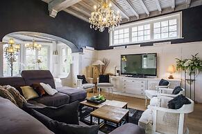 Beautiful Villa Near the Sea