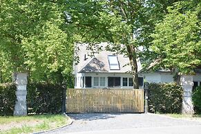 Superb Holiday Home With Garden in Serinchamps