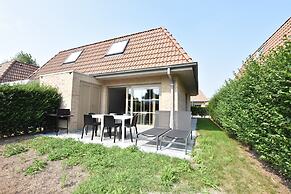 Cozy Holiday Home near Westhoek