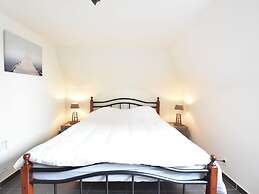 Cozy Holiday Home near Westhoek