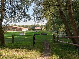 Holiday Home on a Horse Farm in Heath