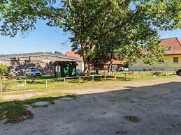 Holiday Home on a Horse Farm in Heath