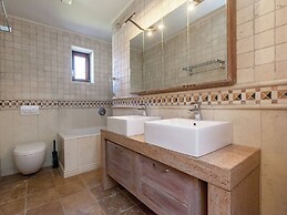 Villa With Pool and Sauna Near the sea
