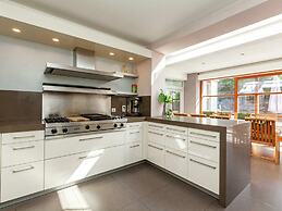 Villa With Pool and Sauna Near the sea