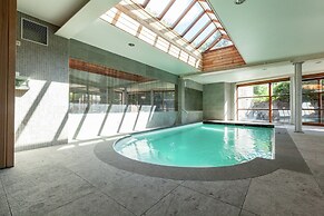 Villa Stay With Pool & Sauna