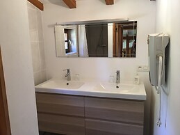 Cosy and Snug Holiday Home With Joint Swimming Pool