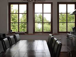 Gutshaus in Gressow mit Teich