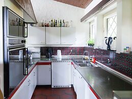 Modern Holiday Home With big Garden Near Forest